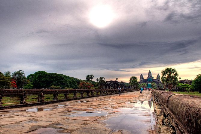 Angkor Wat Sunset Tour - Srah Srang: a practical pause near the temples