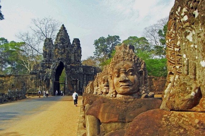 Angkor Wat Sunset Tour - Starting the day in an air-conditioned van