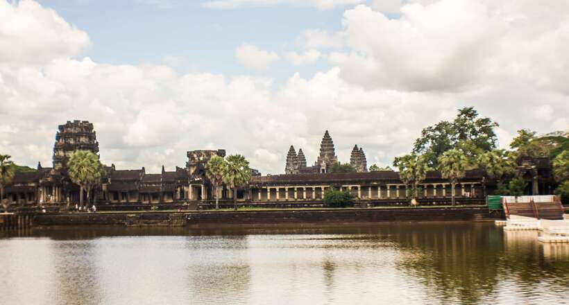Angkor Wat: Tuk Tuk and Walking Tour - What to wear and carry