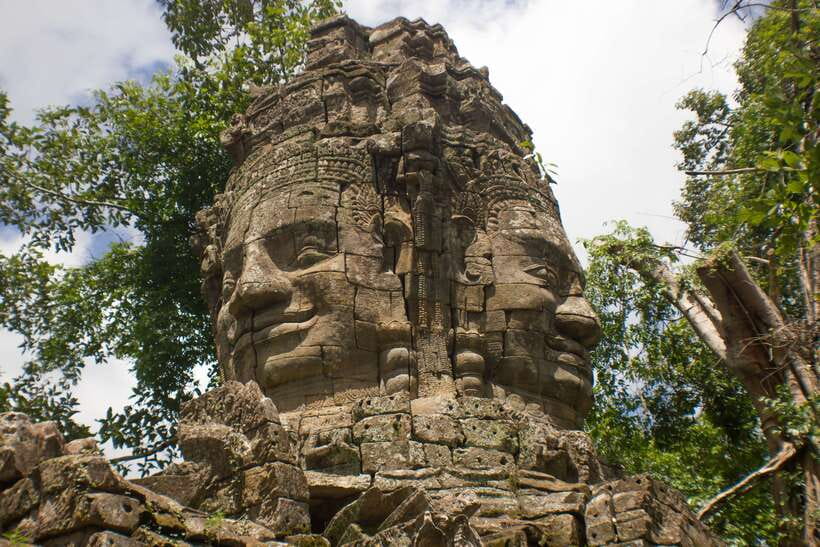Angkor Wat: Tuk Tuk and Walking Tour - Transport, guides, and the pace of the day