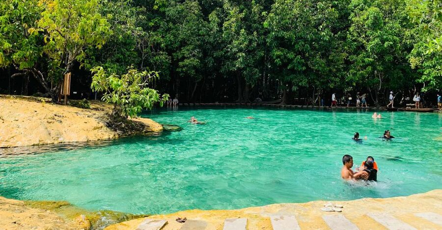 Ao Nang: Hot Spring, Emerald Pool & Tiger Cave Temple Tour - Thai lunch between the pools and the temple