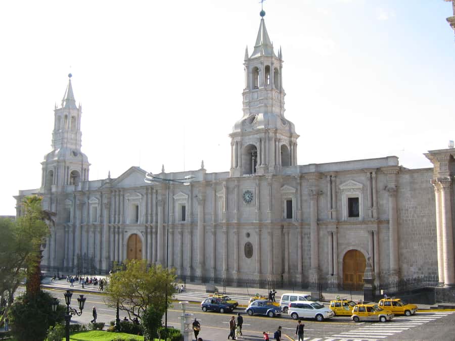 Arequipa Walking Tour and Santa Catalina Monastery - What the monastery reveals about Arequipa