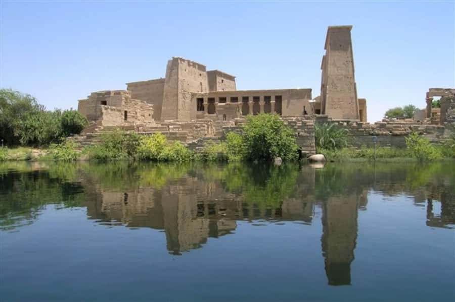 Aswan: Philae Temple, Unfinished Obelisk & High Dam Tour - Reading the granite at the Unfinished Obelisk