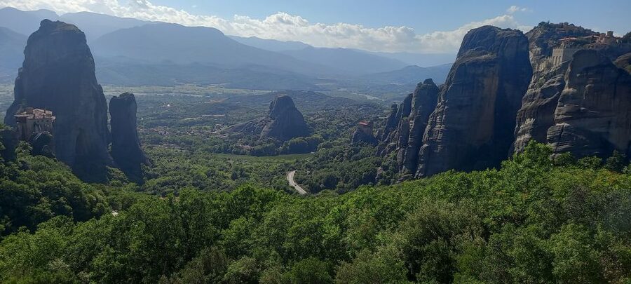 Athens to Meteora, Day Trip with Local Guide,up to 9 people - Why Meteora is worth the long ride from Athens