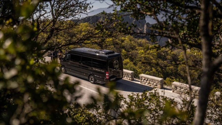 Athens to Meteora, Day Trip with Local Guide,up to 9 people - Meeting the guide in Kalampaka