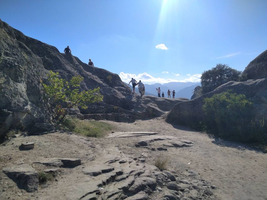 Athens to Meteora, Day Trip with Local Guide,up to 9 people - Lunch, water, and the long return