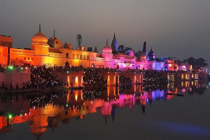 Ayodhya Private Tour & VIP Darshan -Special support for Seniors - Ram Ki Paidi and the Saryu at Day’s End