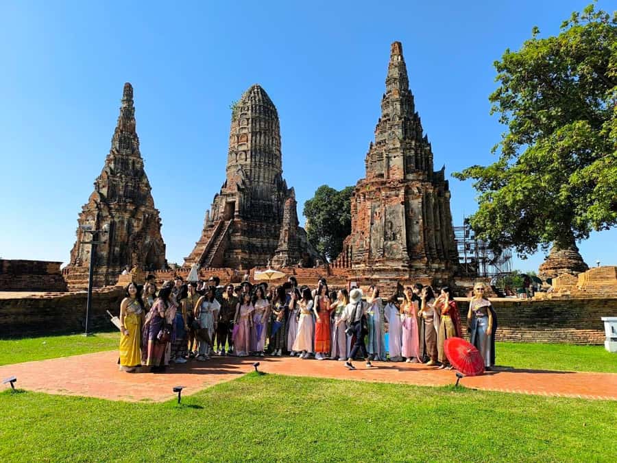 Ayutthaya Day Tour: Ancient Trade Route Temples River Cruise - Wat Mahathat and the Buddha head in tree roots