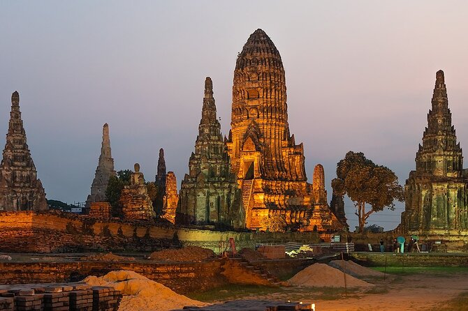 Ayutthaya Famous Temple & Scenic Boat Tour From Train Station - Wat Mahathat and the Buddha head in the roots