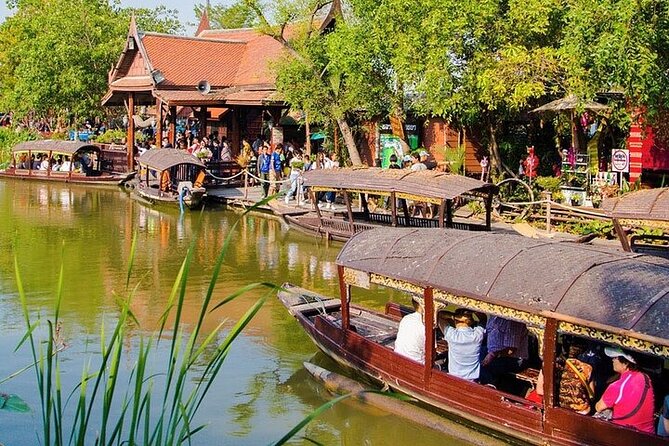 Ayutthaya Funky Frogy Tuk Tuk Experience With Famous Temple - The Ayothaya Floating Market: set your expectations