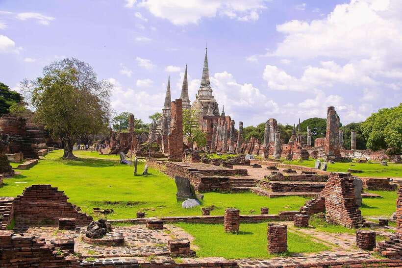 Ayutthaya Historical Park - Full-Day Private Temple Tour - Wat Mahathat and the Buddha head in the tree