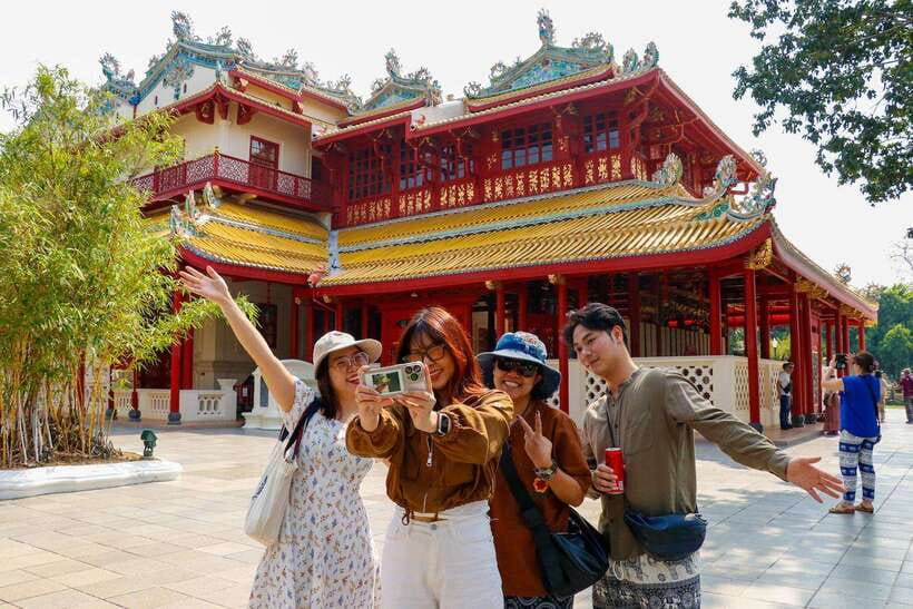 Ayutthaya One Day: Famous Temples & Bang Pa-In Palace Tour - Heat, clothing, and the real pace