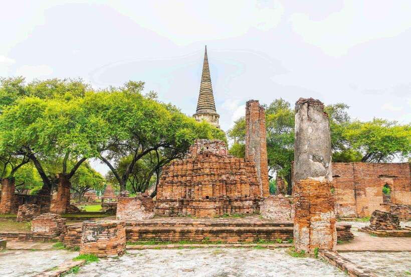Ayutthaya One Day: Famous Temples & Bang Pa-In Palace Tour - Wat Maha That and the Buddha head in the roots