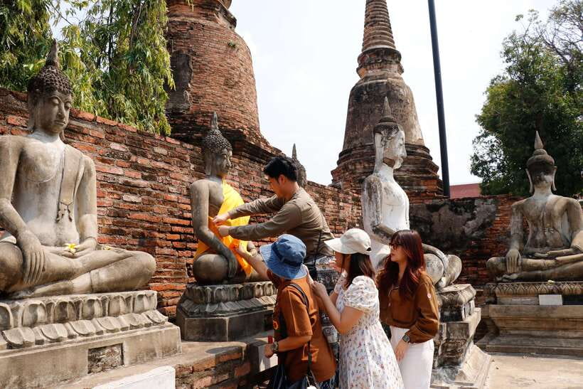 Ayutthaya One Day: Famous Temples & Bang Pa-In Palace Tour - Wat Chaiwatthanaram and the Khmer-style towers