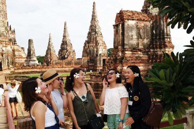 Ayutthaya Sunset Boat & UNESCO Temples: Multi-language private tour from Bangkok - Wihan Phra Mongkhon Bophit and the giant Buddha