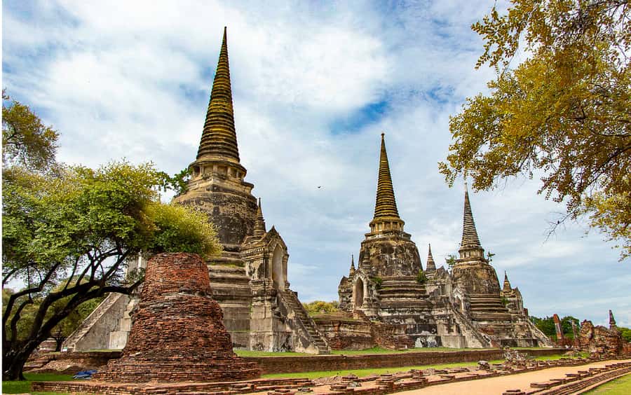 Ayutthaya: UNESCO Heritage Temples and Cafe Day Tour - Wat Phra Si San Phet and the three stupas