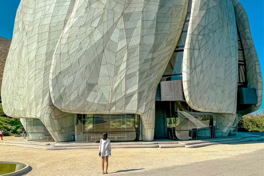 Bahá'i Temple and Cousiño Macul Vineyard - Why this pairing works in Santiago