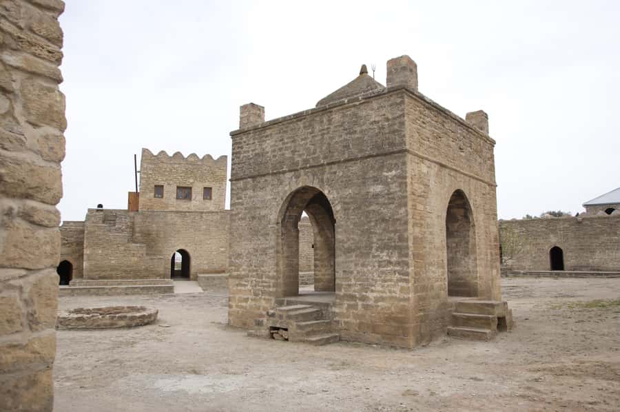 Baku: Burning Mountain & Zorastrian Temple Private Tour - Why the Absheron Peninsula matters
