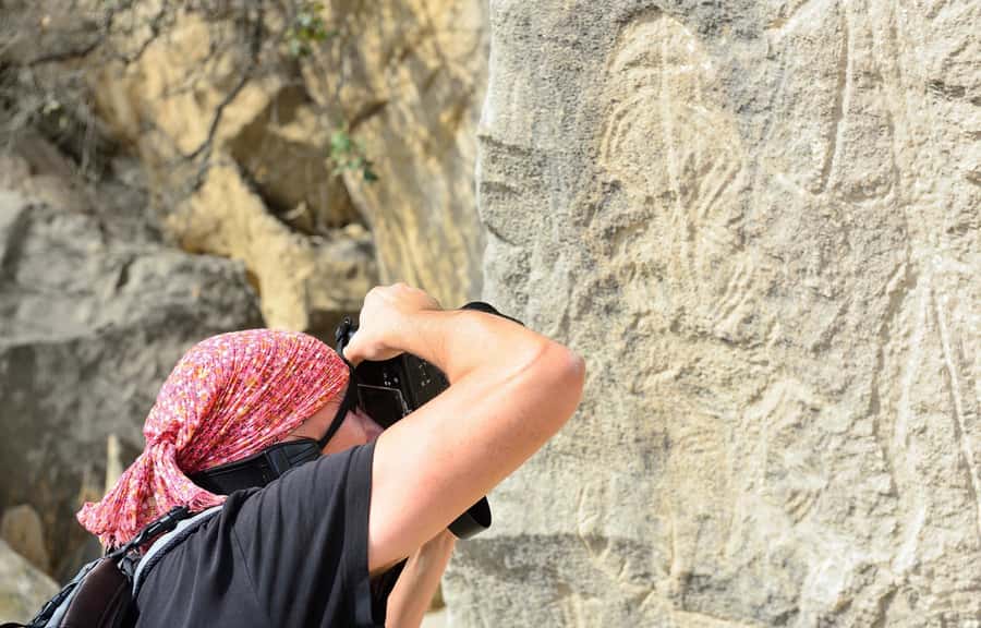 Baku: Gobustan, Mud Volcanoes, Fire Temple, & Yanar Dag Tour - Guides, vehicles, and the pace of the route