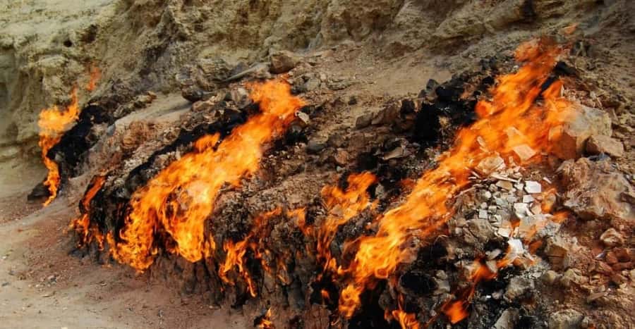 Baku:Gobustan Mud Volcanoes Temple & Entry tickets included - Lunch and the value of the food stop