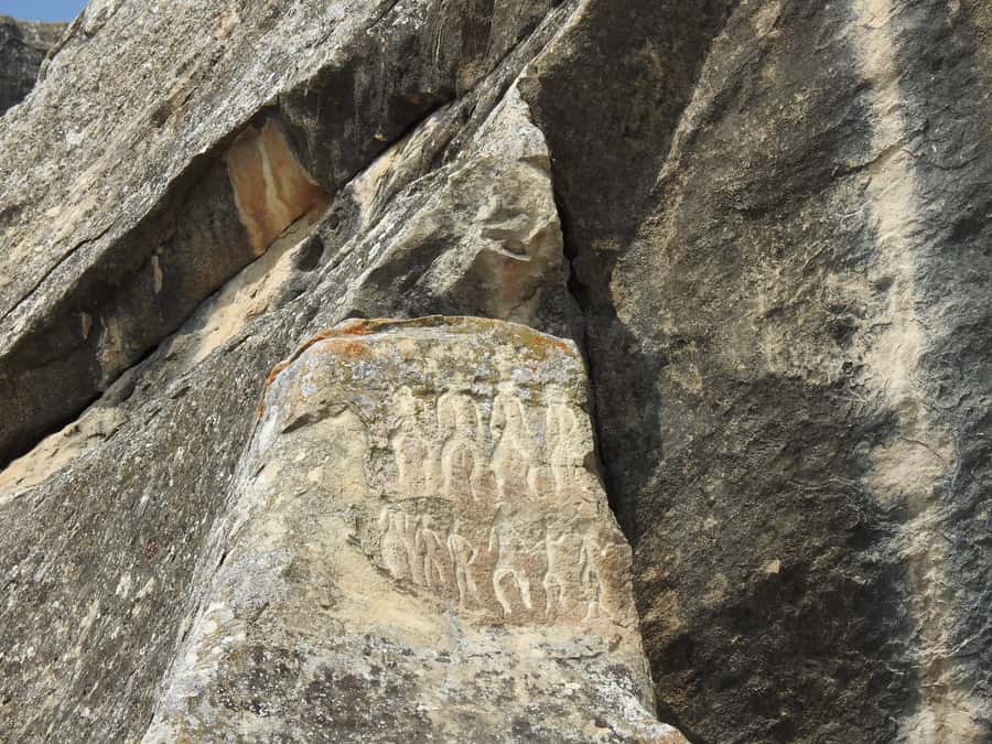 Baku: Gobustan, Volcanoes, Fire Temple and Yanardag Day Trip - Key points at a glance