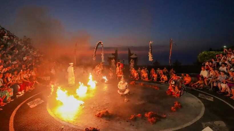 Bali: Beaches, Uluwatu Temple Sunset & Fire Kecak Dance Show - Who should book this experience?