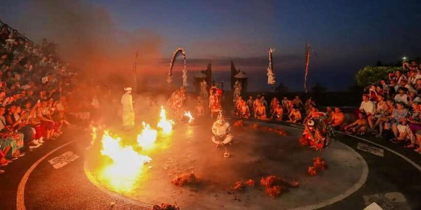 Bali: Beaches, Uluwatu Temple Sunset & Fire Kecak Dance Show - Padang Padang Beach for one hour