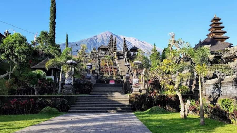 Bali: Besakih temple, Tukad Cepung waterfall, Penglipuran - Key points to know before booking