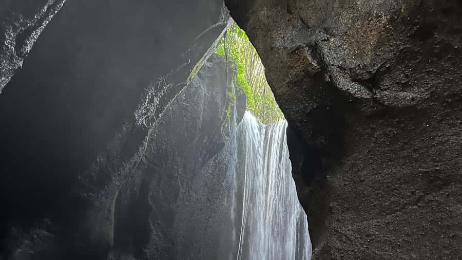Bali: Besakih temple, Tukad Cepung waterfall, Penglipuran - What the private car adds to the day