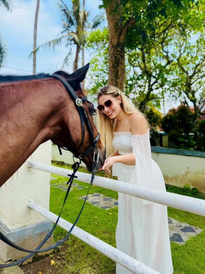 Bali: Horseback Tour Through Saba Beach and Local Temples. - How the ride works for families and beginners