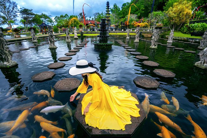 Bali Instagram: Gate of Heaven Temple Tour - Lunch with Mount Agung and rice fields