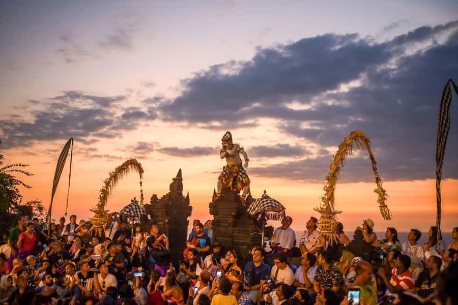 Bali: Kecak Fire Dance Entry Ticket and Uluwatu Temple - Why Uluwatu is the right setting for the Kecak Dance