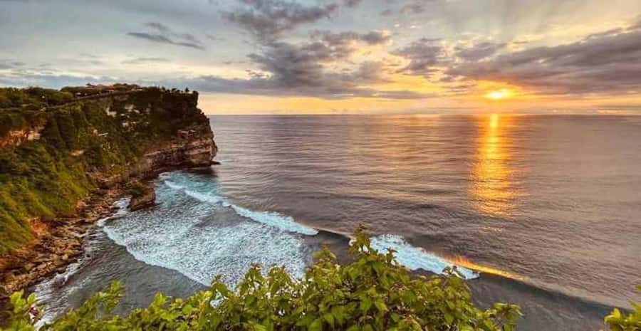Bali: Kecak Fire Dance Show & Uluwatu Temple Entry Ticket - Who should book this experience?