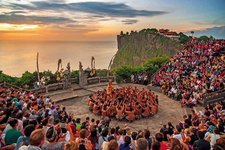 Bali: Kecak Fire Dance Show & Uluwatu Temple Entry Ticket - The monkeys are not a small footnote