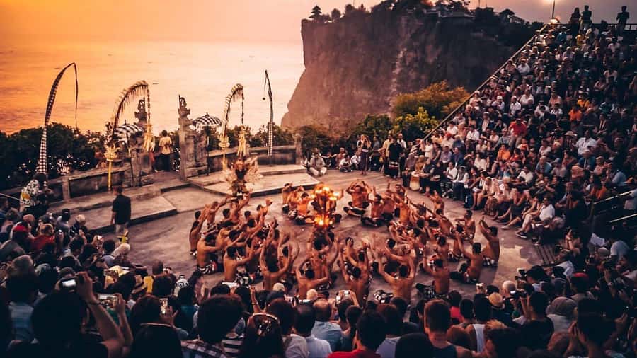 Bali: Kecak Fire Dance Show & Uluwatu Temple Entry Ticket - Reaching Uluwatu Temple before sunset