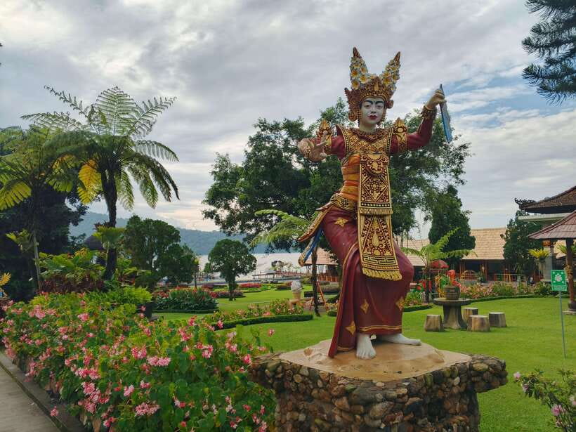 Bali: Lake Temple, Jatiluwih Rice Terrace & Waterfall Tour - What to bring and what to budget