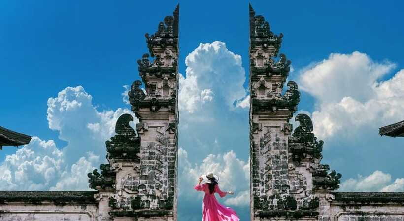 Bali: Lempuyang Temple, Tirta Gangga, and Goa Lawah Tour - A private car changes the value of the day