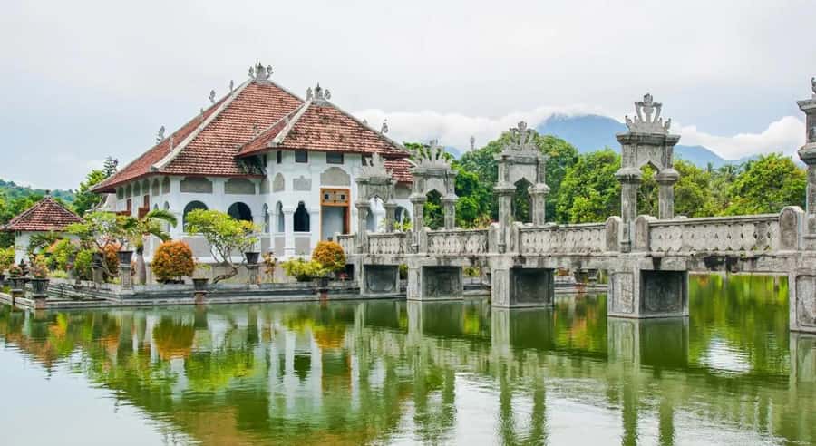Bali: Lempuyang Temple, Tirta Gangga, and Goa Lawah Tour - Who should book this Bali temple tour?
