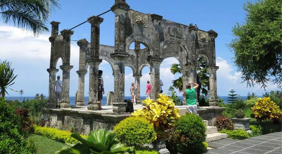 Bali: Lempuyang Temple, Tirta Gangga, and Goa Lawah Tour - Lempuyang Temple and the climb to 1,175 meters