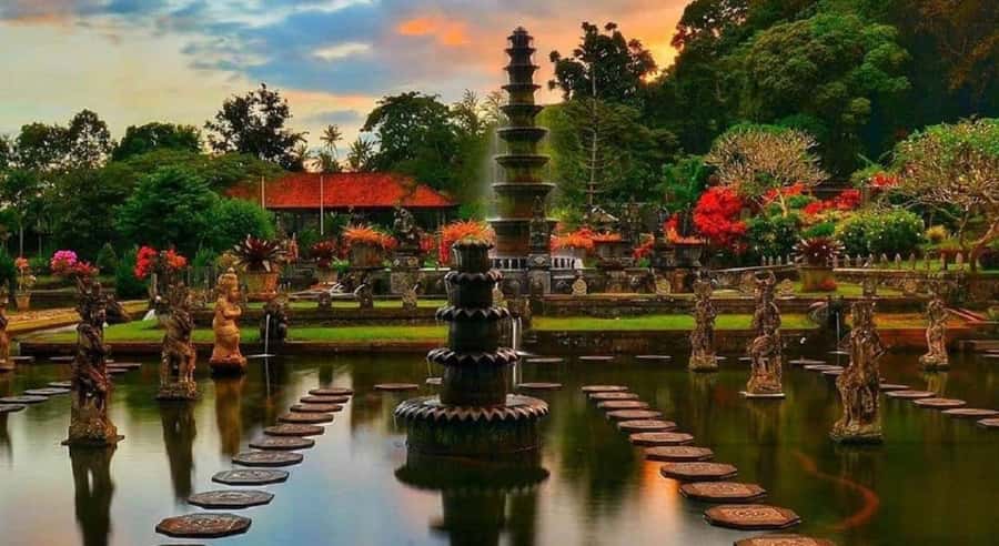 Bali: Lempuyang Temple, Tirta Gangga, and Taman Ujung Tour - Taman Ujung is the day’s most spacious stop