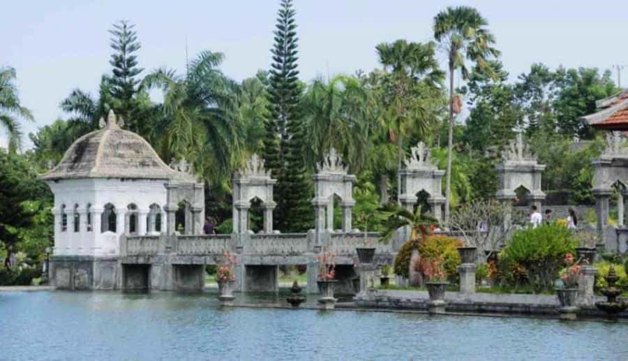 Bali: Lempuyang Temple, Tirta Gangga, Taman Ujung & Beach - The private vehicle and guide make the difference