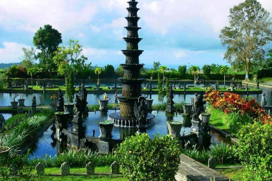 Bali: Lempuyang Temple, Tirta Gangga, Taman Ujung & Beach - Who should book this tour?