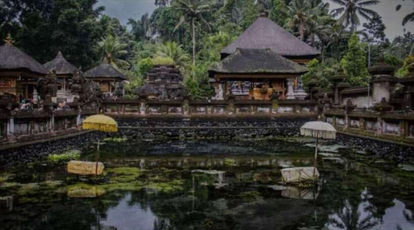Bali: monkey forest, rice terrace, water temple, waterfall - Tegenungan Waterfall: a lively final stop