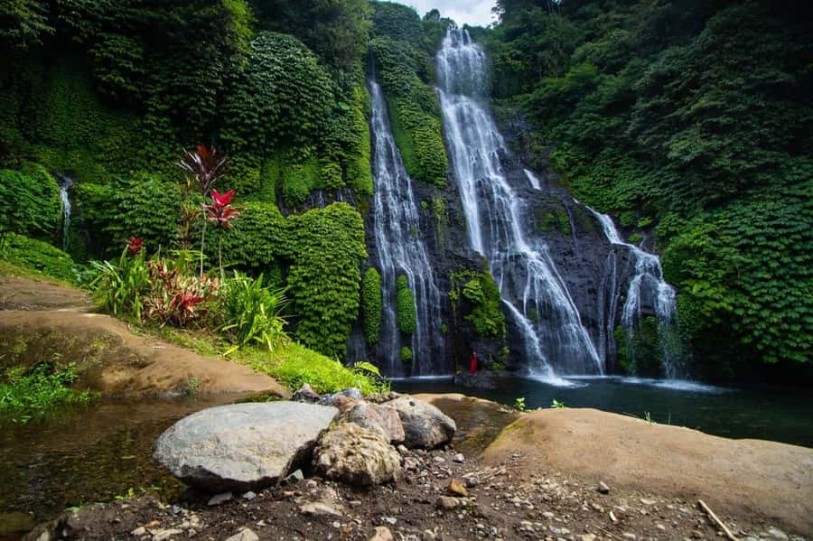 Bali: Munduk Waterfalls Trek, Twin Lakes and Temple Tour - Transport, timing, and how the day works