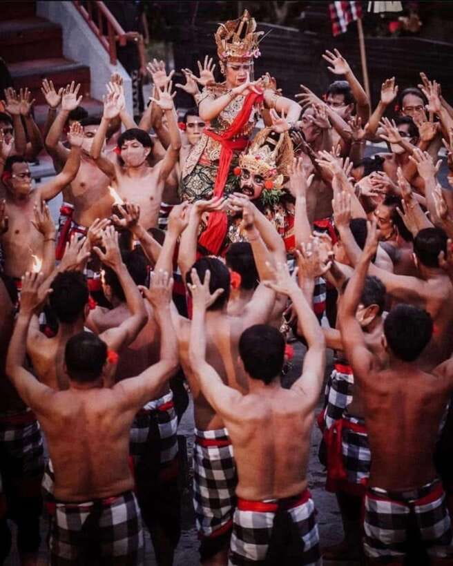 Bali: Padang Padang Beach, Uluwatu Temple & Kecak Dance - Who should book this experience?