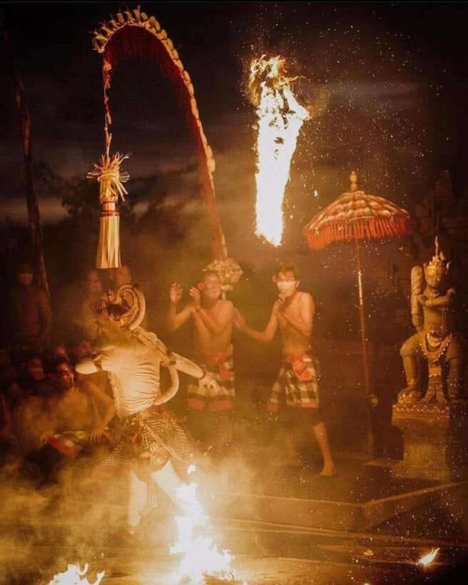 Bali: Padang Padang Beach, Uluwatu Temple & Kecak Dance - Should you book the Padang Padang and Uluwatu tour?