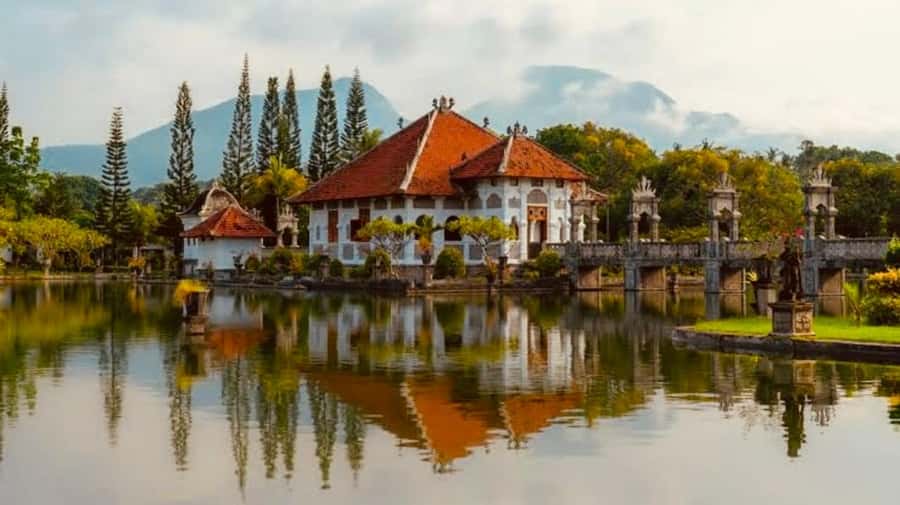 Bali: Private Tour to Lempuyang Temple, Tirta Gangga, and … - Why this eastern Bali route works
