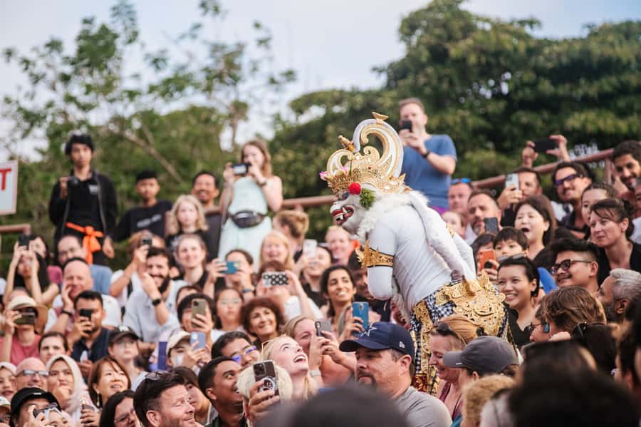 Bali: Skip-the-line Uluwatu Temple and Kecak Fire Dance Tour - What the guides add to the evening