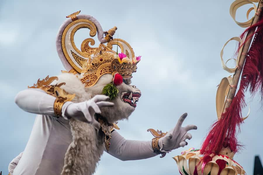 Bali: Skip-the-line Uluwatu Temple and Kecak Fire Dance Tour - Dress, comfort, and what to pack