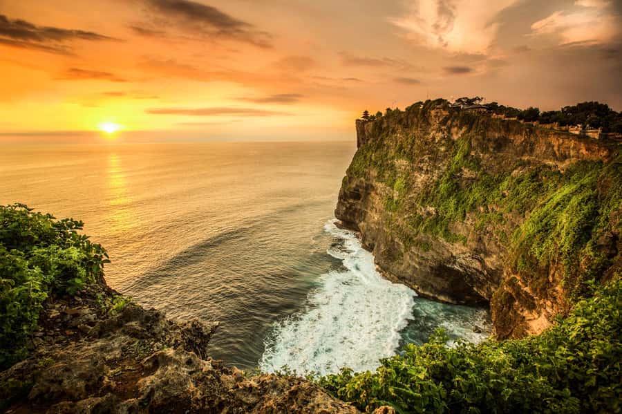 Bali Sunset: Uluwatu Temple, Kecak Dance and Jimbaran Bay - Uluwatu Temple and the cliff above the sea
